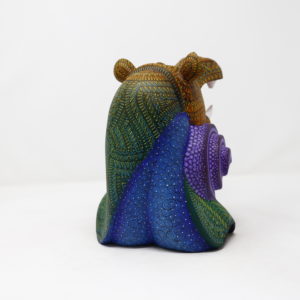 Hipocaracol Talla en madera de copal por Ángel Ramírez