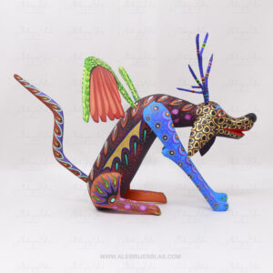 Alternative view of Perro Alado de los Bosques